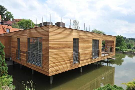 Fasády REAL FACADE ze dřeviny Dark Red Meranti