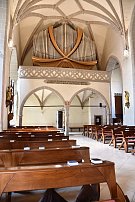 Majestátní nástroj varhany z dubového dřeva ve slovenském římskokatolickém kostele sv. Jána Krstiteľa v Sabinově. Dubové dřevo je ošetřeno OSMO Tvrdým voskovým olejem matným č. 3062