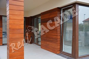 REAL FACADE Červený cedr Klasický profil 17,5 x 137 mm ošetřeno OSMO UV Ochranný olej barevný č. 428 cedr