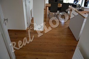 REAL FLOOR Dub kartáčovaný 20x180 mm povrchová úprava OSMO Tvrdý voskový olej č. 3032 hedvábný polomat