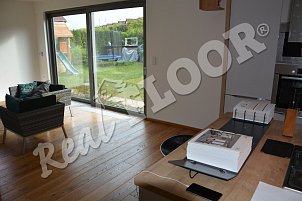 REAL FLOOR Dub kartáčovaný 20x180 mm povrchová úprava OSMO Tvrdý voskový olej č. 3032 hedvábný polomat