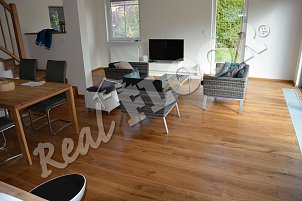 REAL FLOOR Dub kartáčovaný 20x180 mm povrchová úprava OSMO Tvrdý voskový olej č. 3032 hedvábný polomat