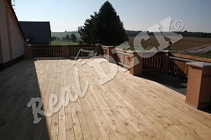 Terasa REAL DECK, Modřín Slezský 27 x 140 mm jemná drážka ponecháno přírodní