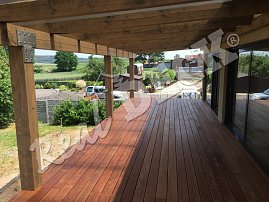 Terasa REAL DECK Merbau 22 x 140 mm hladká, ponecháno přírodní, pergola ošetřena OSMO Ochranná olejová lazura č. 905 Patina